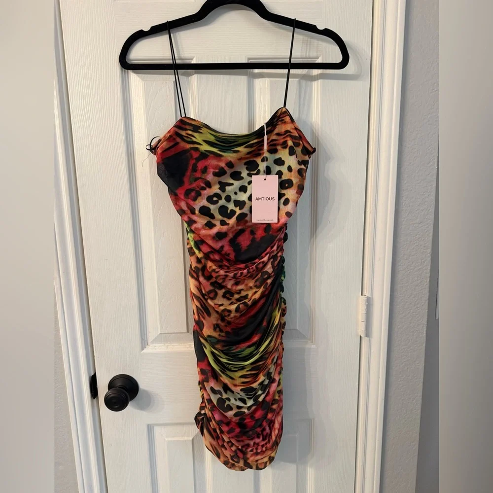 🖤🌺🐆🖤 NWT Leopard Print Ruched Bodycon Dress-Size Medium - Picture 3 of 6